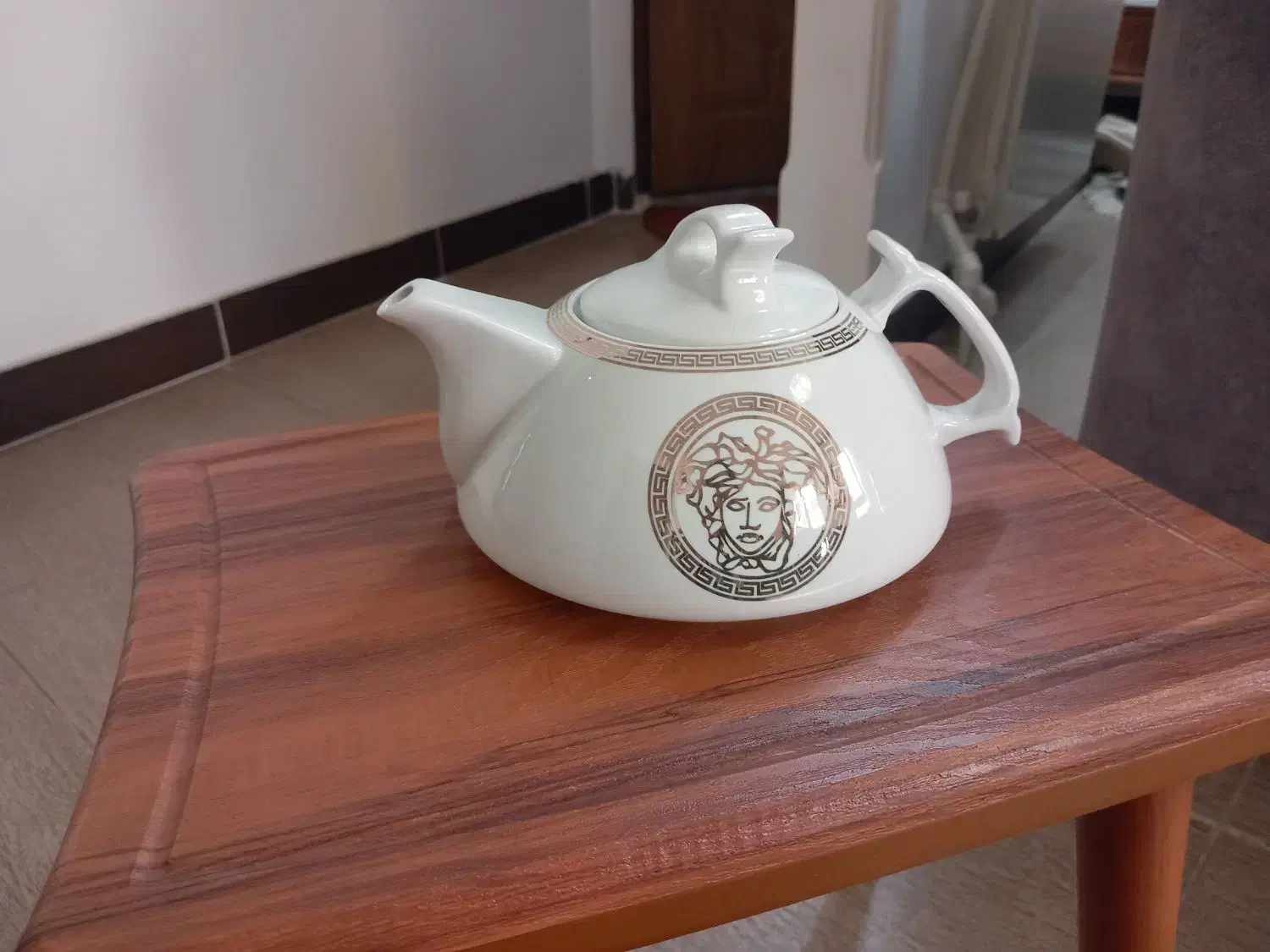 قوری بزرگ و زیبا، کاملا نو و سالم تمیز|قوری، کتری، قهوه‌ساز دستی|رشت, معلم|دیوار