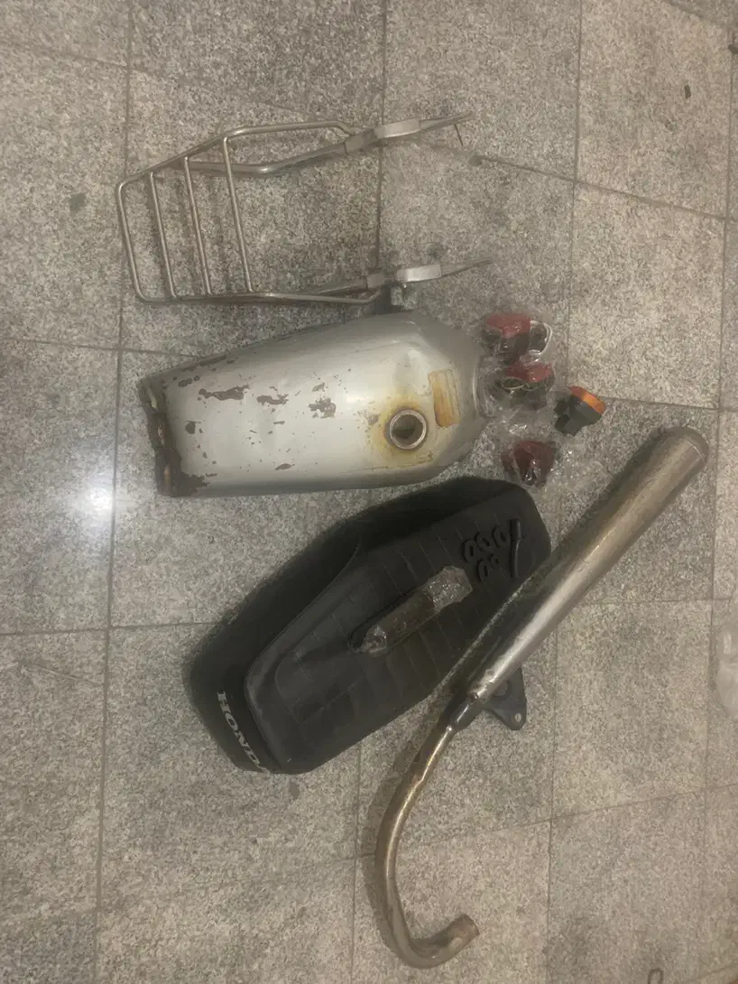 باک و زین و اگزوز موتور|قطعات یدکی و لوازم جانبی|بروجرد, |دیوار