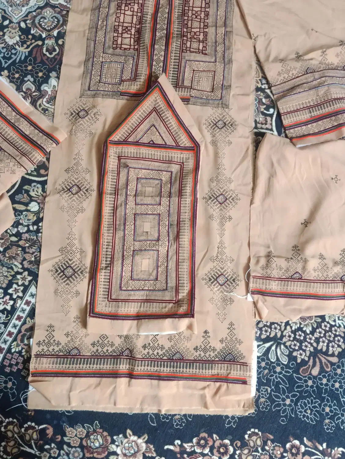 دوزنده لباس بیاد|لباس|ایرانشهر, |دیوار