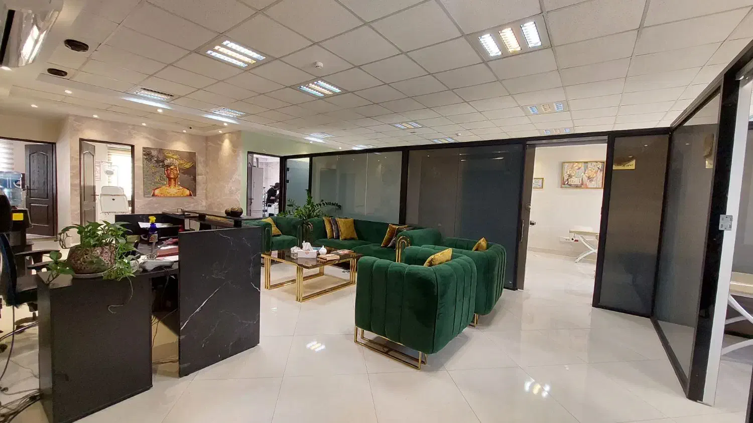 استخدام خانم منشی مطب زیبایی|استخدام درمانی، زیبایی، بهداشتی|تهران, دروس|دیوار