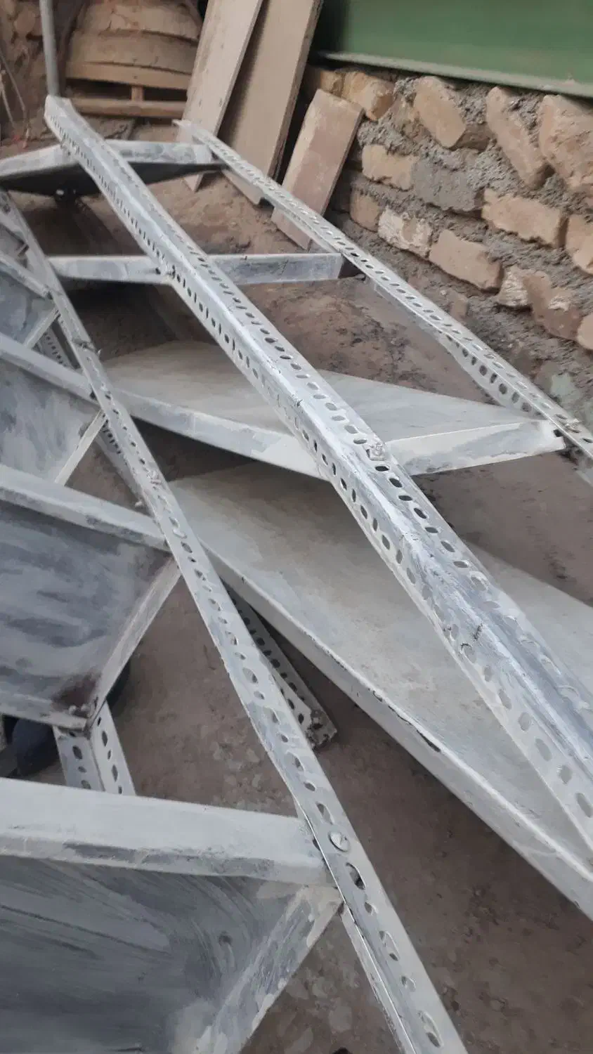 قفسه موجود میباشد|کتابخانه، شلف، قفسه‌های دیواری|قوچان, |دیوار