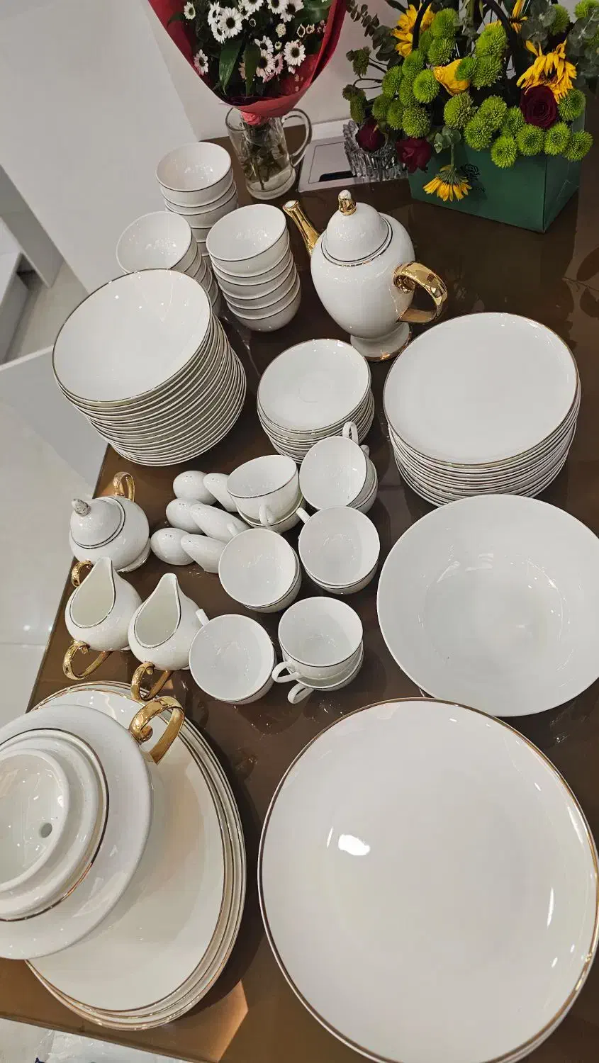 سرویس غذاخوری چینی ۱۸ نفره|ظروف سرو و پذیرایی|رشت, پستک|دیوار