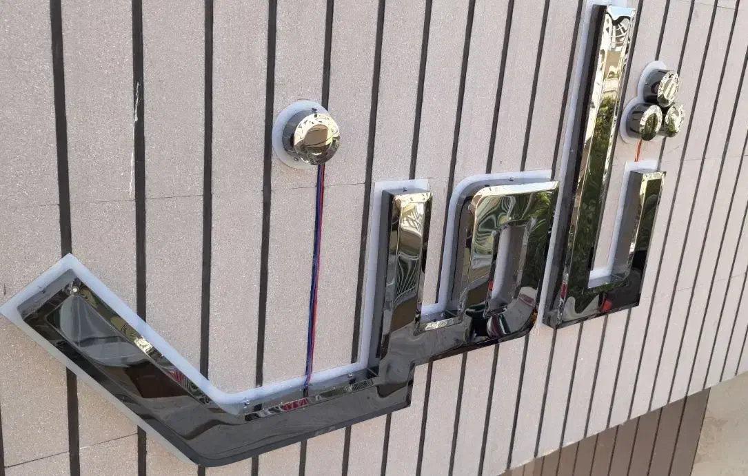 تابلوساز تابلوسازی تابلو چنلیوم نصاب بنر|خدمات پیشه و مهارت|شیراز, آزادگان|دیوار