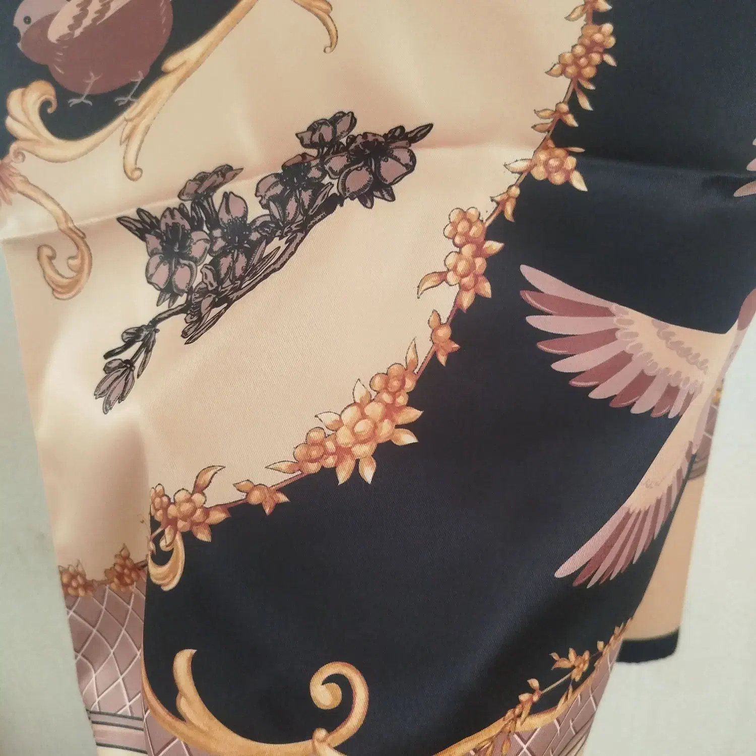 روسری ابریشم توییل|لباس|اصفهان, دستگرده|دیوار