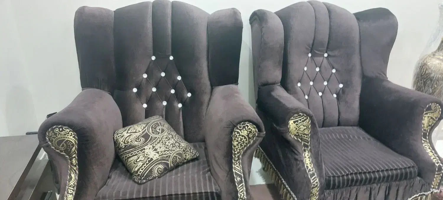 مبلمان راحتی سالم و تمیز تو عکس هم مشخسه|مبلمان خانگی و میز عسلی|ری, شهادت|دیوار