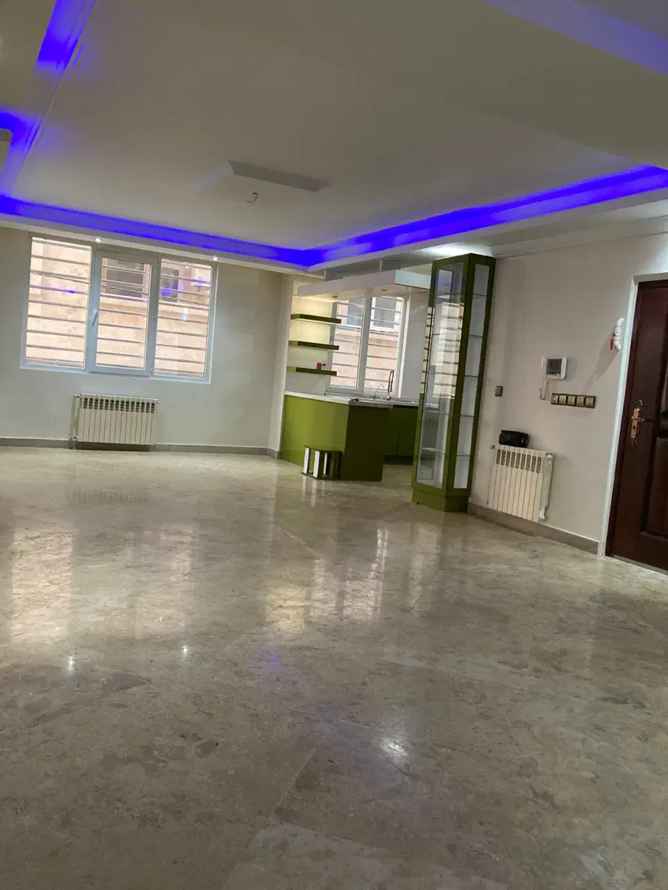 ۱۱۵ متر ۳ خواب فول امکانات رهن کامل دسترسی عالی