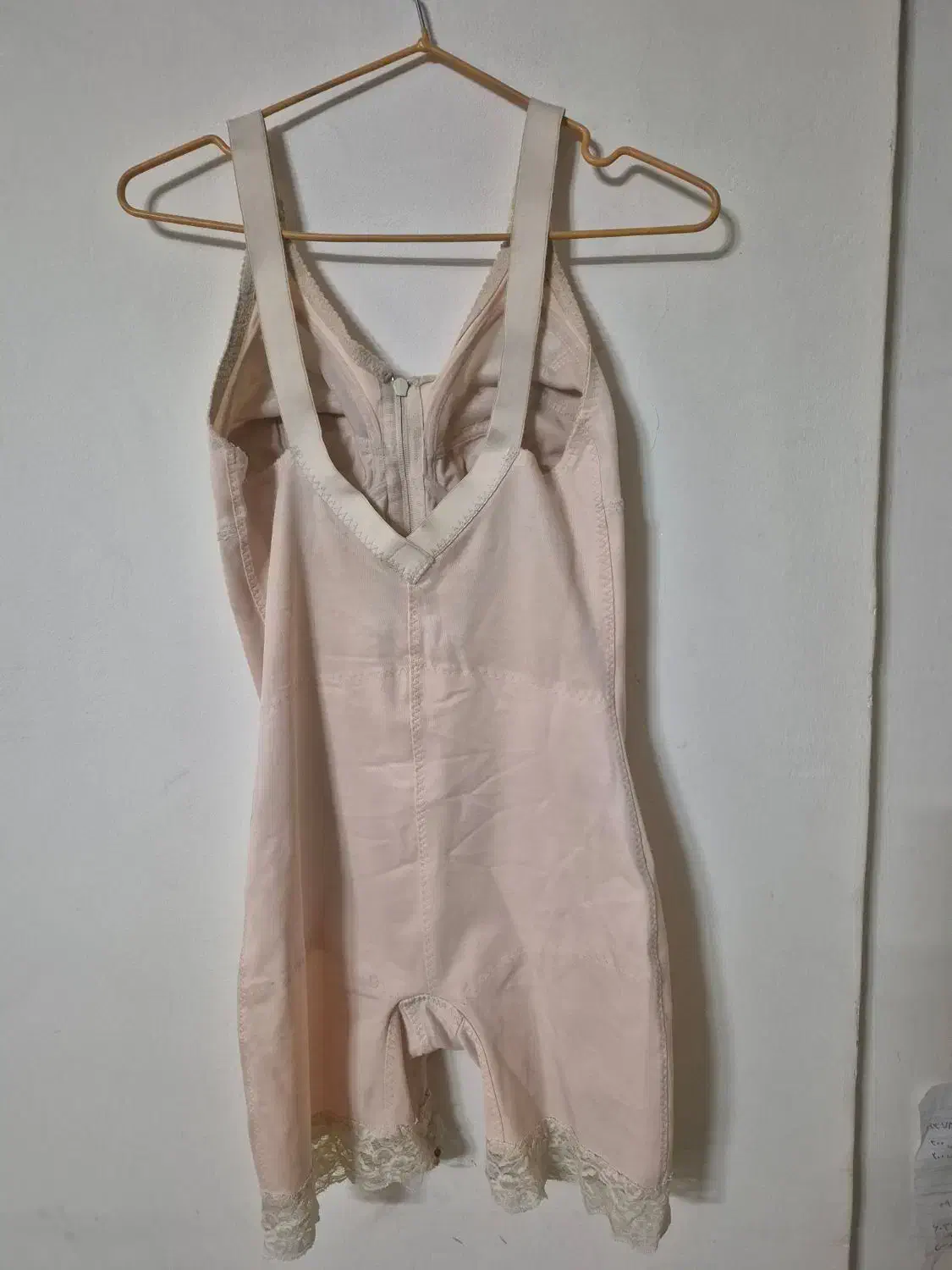 گن سالم|لباس|لنجان, |دیوار