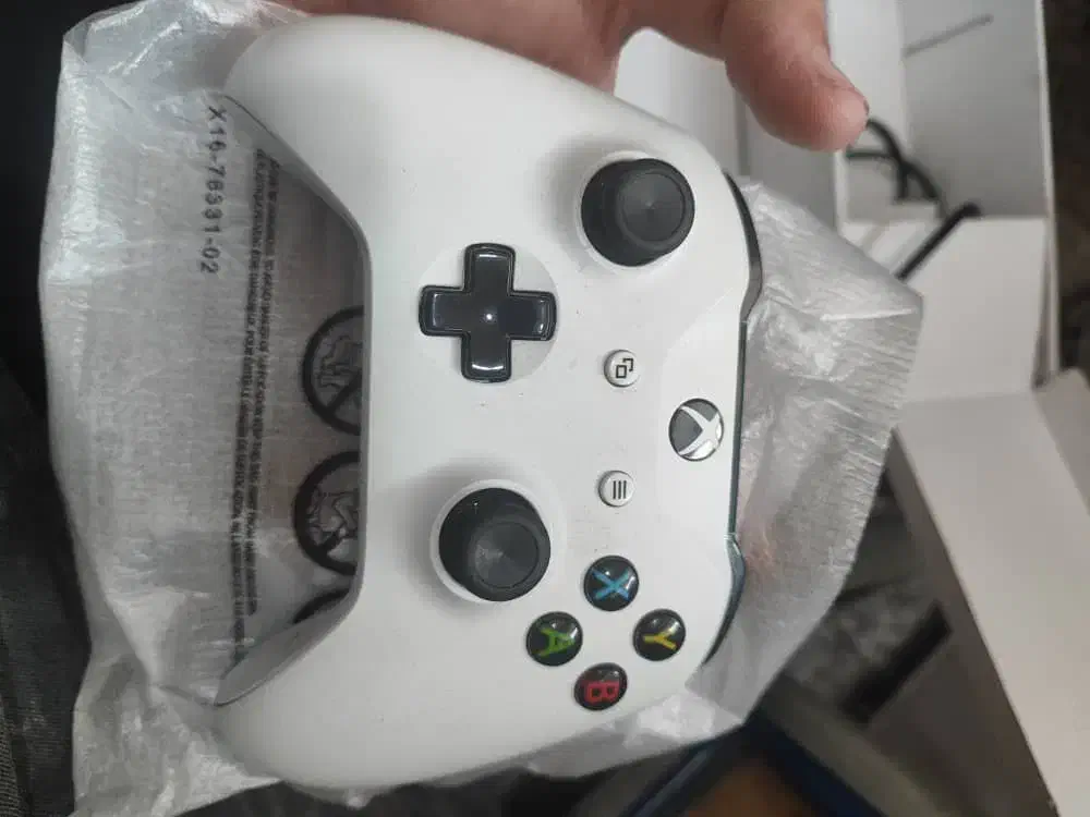 Xbox one s|کنسول، بازی ویدئویی و آنلاین|ری, دیلمان|دیوار