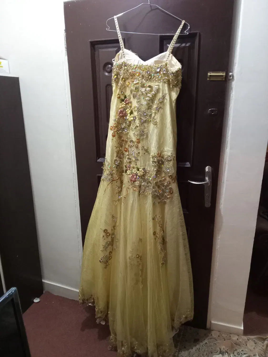 لباس مجلسی دنباله دار|لباس|تهران, نیروی هوایی (پیروزی)|دیوار