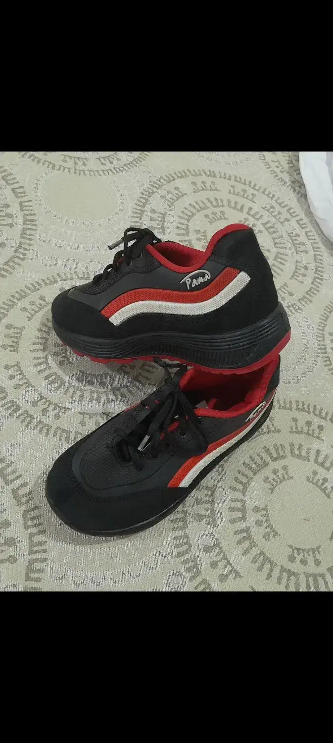 یک جفت کفش سایز ۳۴ نو ودو دستکش لباس ورزشی|تجهیزات ورزشی|قرچک, امین آباد|دیوار