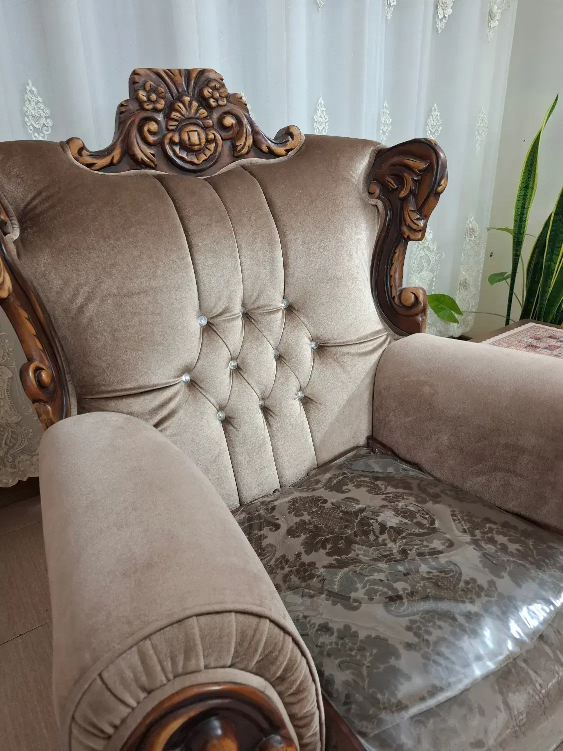 مبل ۷ نفره بسیارزیبا و تمیز و با کیفیت|مبلمان خانگی و میز عسلی|شاهینشهر, فردوسی|دیوار