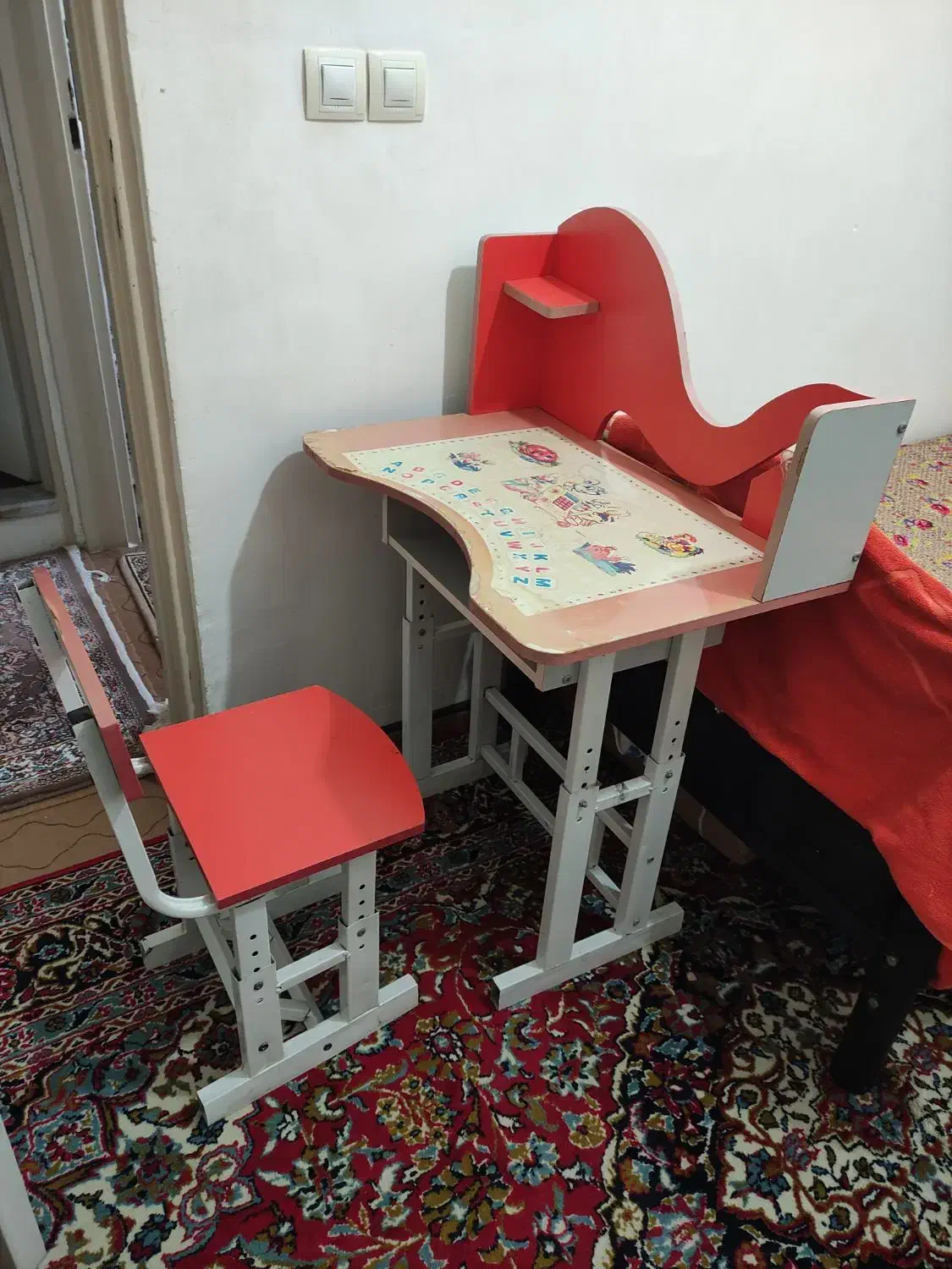 میز و صندلی تحریر بچه گانه|تخت و صندلی بچه|اردبیل, |دیوار