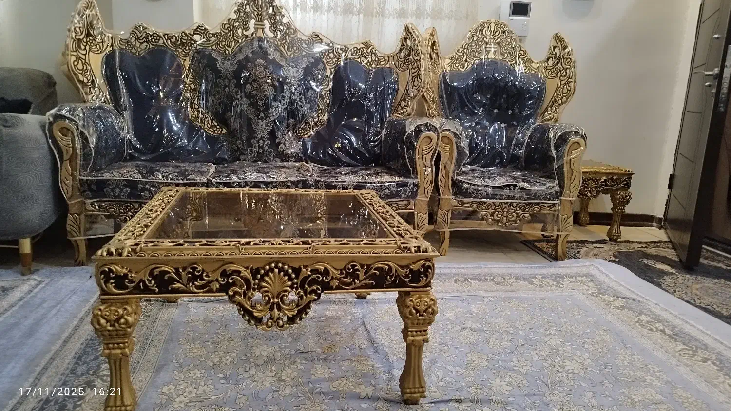 مبل سلطنتی ومیز جلو مبلی  وعسلی|مبلمان خانگی و میز عسلی|ابهر, |دیوار