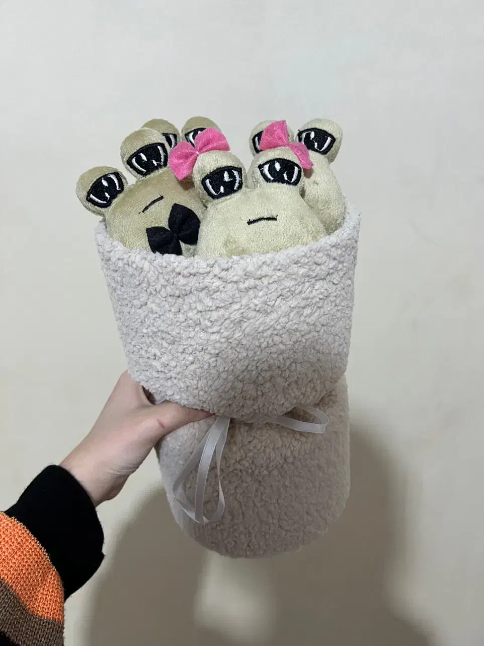 بوکت تدی|اسباببازی|شیراز, نیایش|دیوار