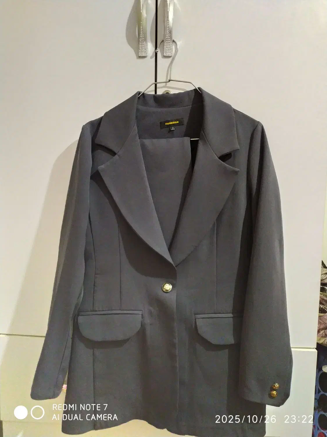 کت شلوارست|لباس|پرند, فاز ۶|دیوار