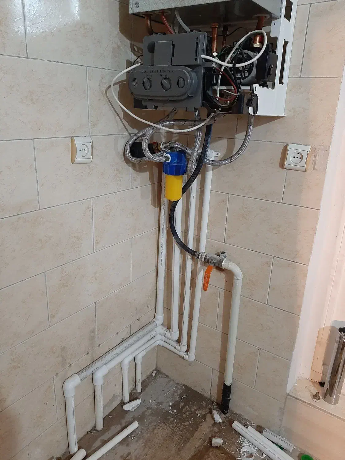 لوله کشی ، نصب پکیج ، نصب شیرآلات و پمپ آب|خدمات پیشه و مهارت|هشتگرد, فاز ۱ مهستان|دیوار