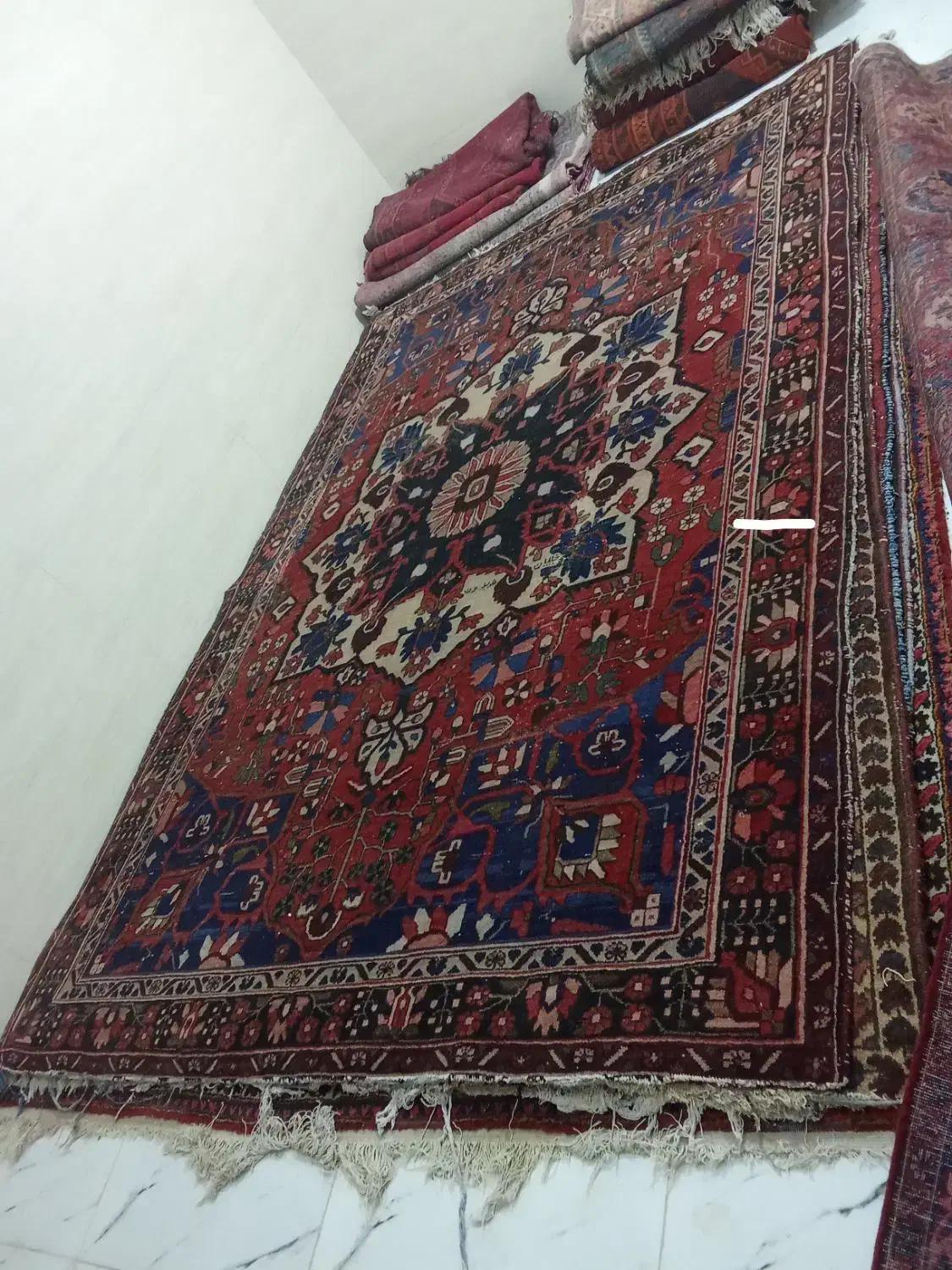 ۸ عدد فرش دستباف عیب جزعی ۴۰ میلیون|فرش|لردگان, |دیوار