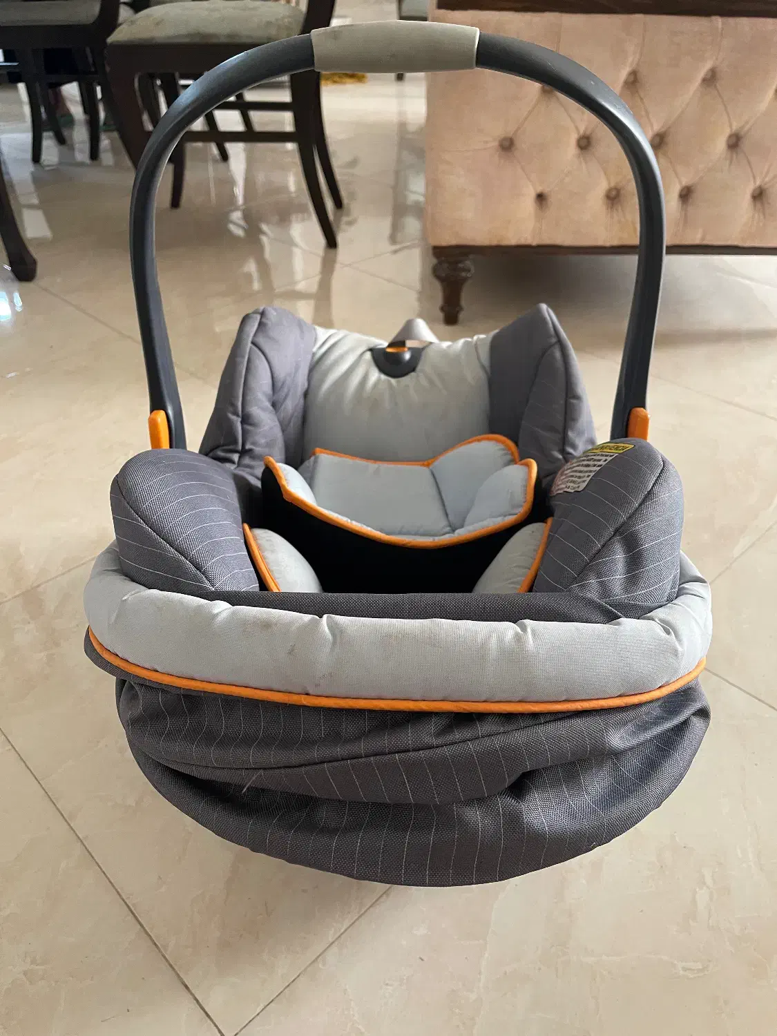 صندلی ماشین نوزاد chicco|تخت و صندلی بچه|مشکیندشت, |دیوار