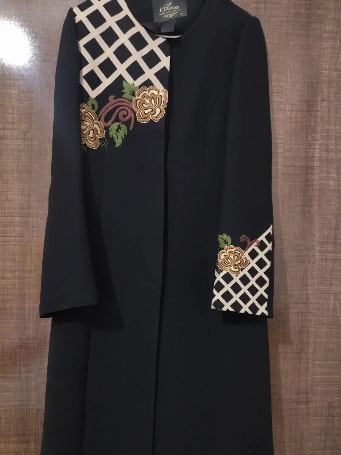 مانتو مجلسی|لباس|صومعه‌سرا, |دیوار