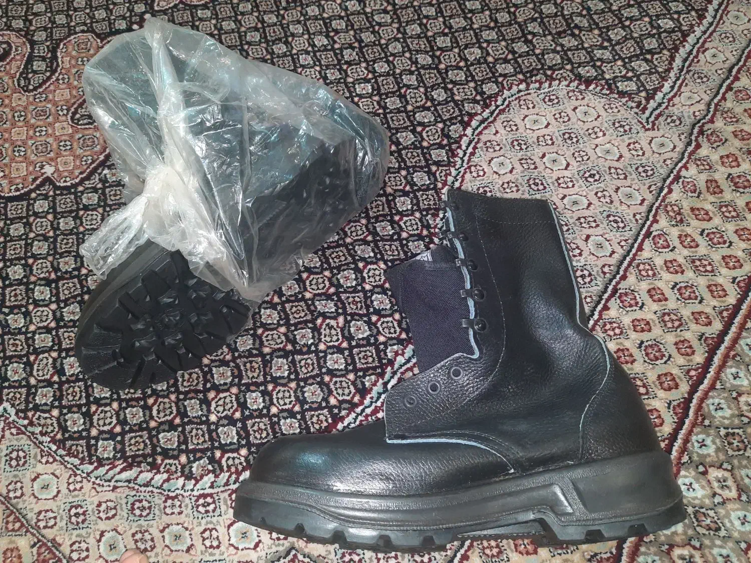 ۲ جفت پوتین سربازسایز۴۳ تولید ۱۴۰۴ شرکت نوید بهمن|کیف، کفش، کمربند|اهواز, کوروش|دیوار