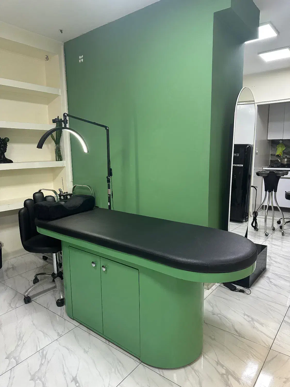 اجاره میزناخن تخت مژه صندلی در سالن زیبایی|اجارهٔ دفتر کار، اتاق اداری، مطب|تهران, توحید|دیوار