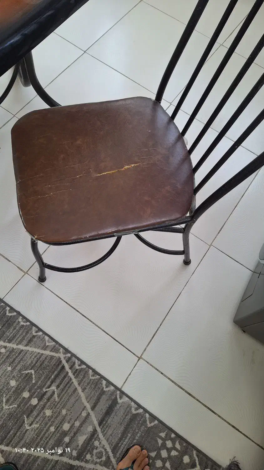 میز ناهار خوری ۴ نفره به همراه ۳عدد صندلی|میز و صندلی غذاخوری|کرمانشاه, |دیوار