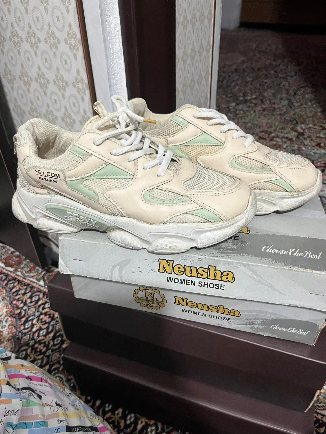 کتونی کرمی سایز۳۹|کیف، کفش، کمربند|خرم‌آباد, |دیوار