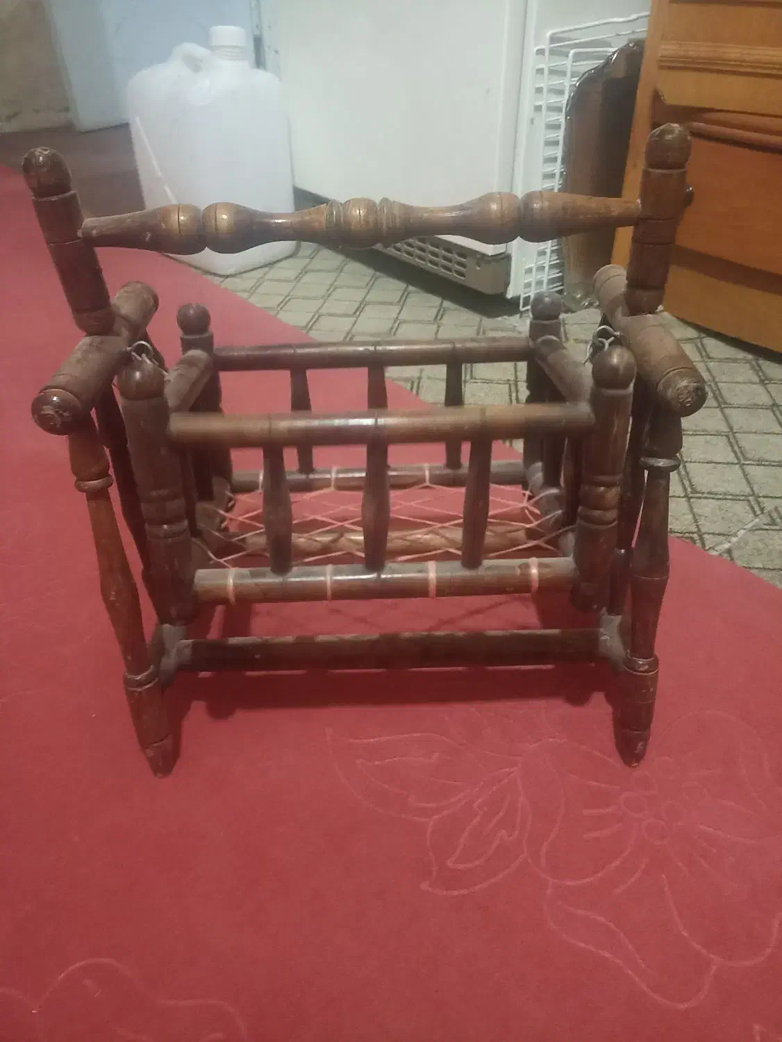 گهواره چوبی اسباب‌بازی|اسباب‌بازی بچه|شیراز, شیخ علی چوپان|دیوار