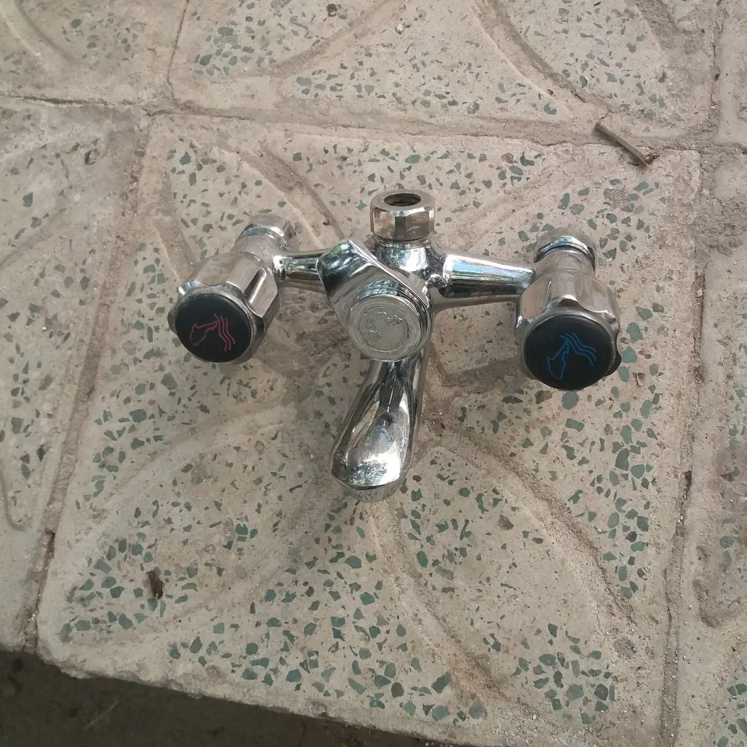 شیر حمام و روشویی و سنگ اوپن|لوازم سرویس بهداشتی|ملایر, |دیوار