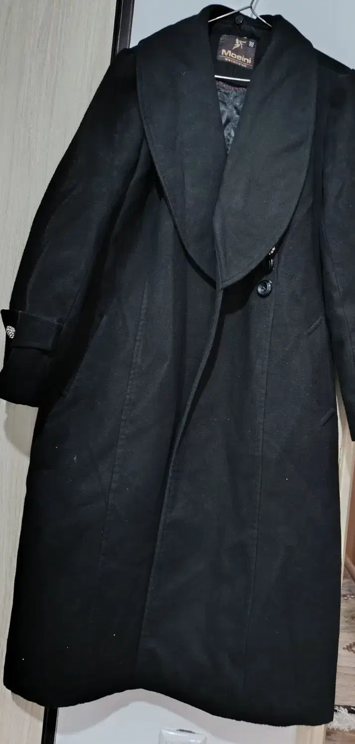 تعدادی لباس|لباس|اراک, |دیوار