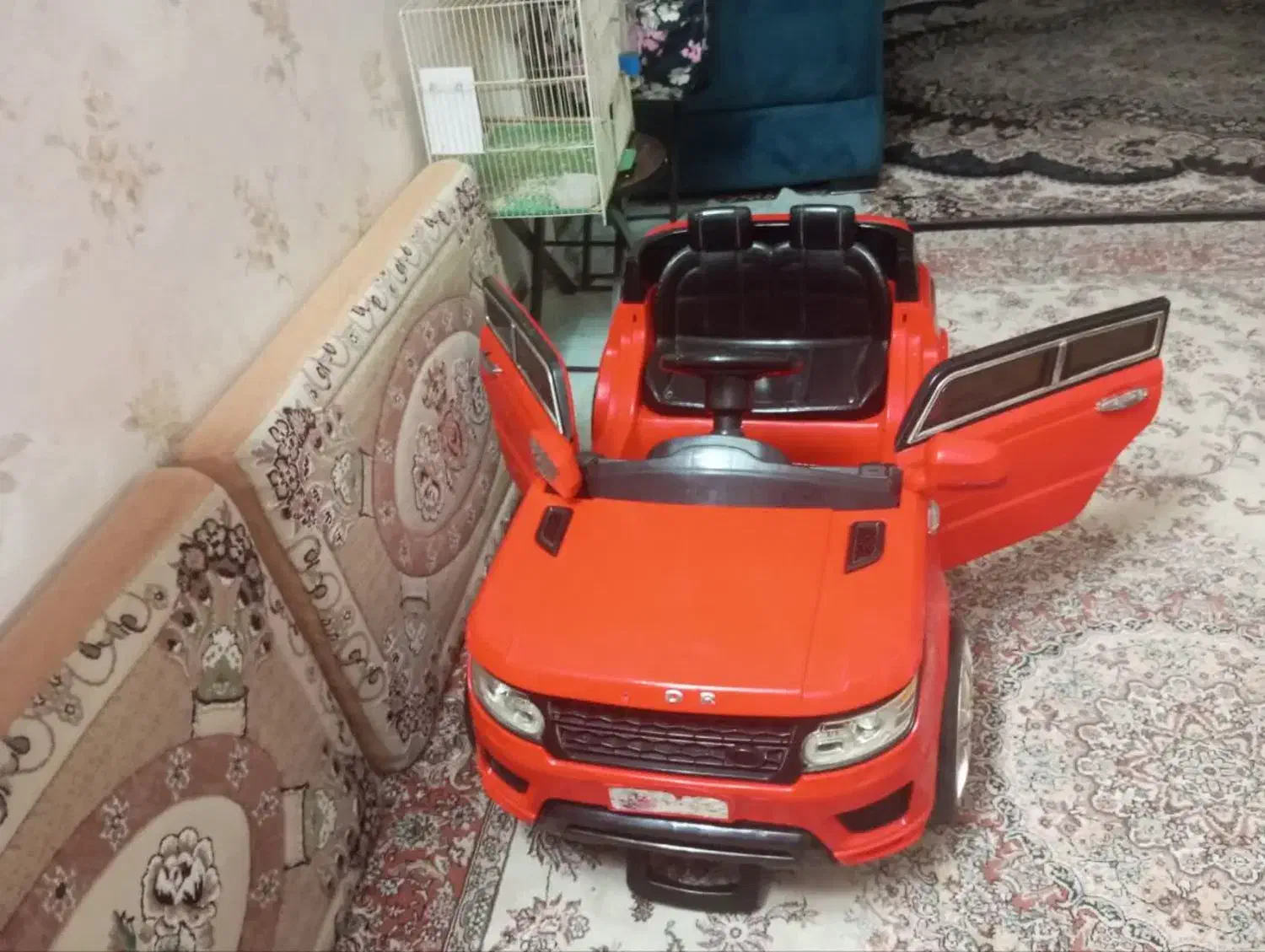 ماشین شارژی|اسباب‌بازی بچه|قم, سراجه (۱۵ خرداد)|دیوار