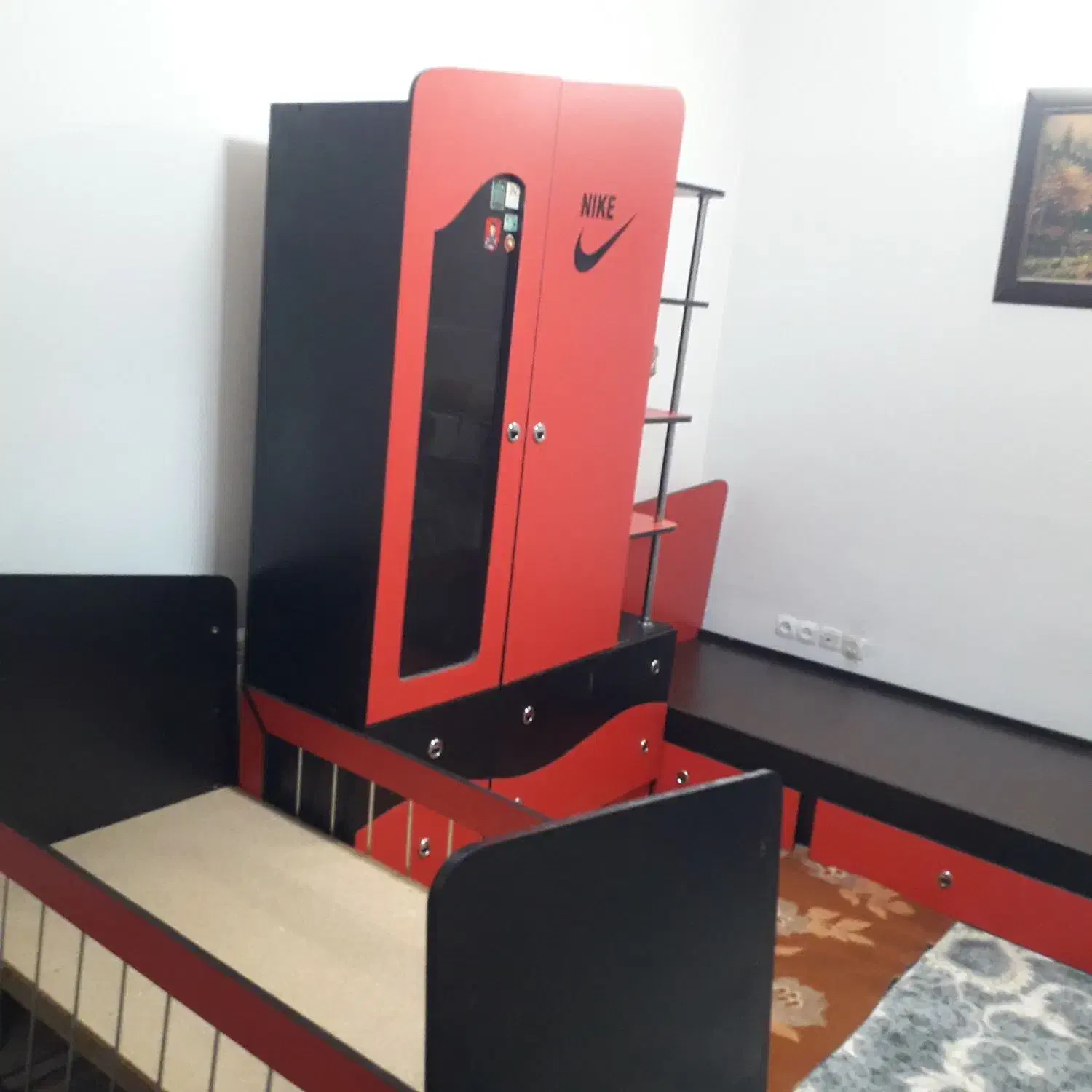 تخت و کمد نوجوان به همراه یک تخت نوزادی|تخت و سرویس خواب|شیراز, غدیر جنوبی|دیوار