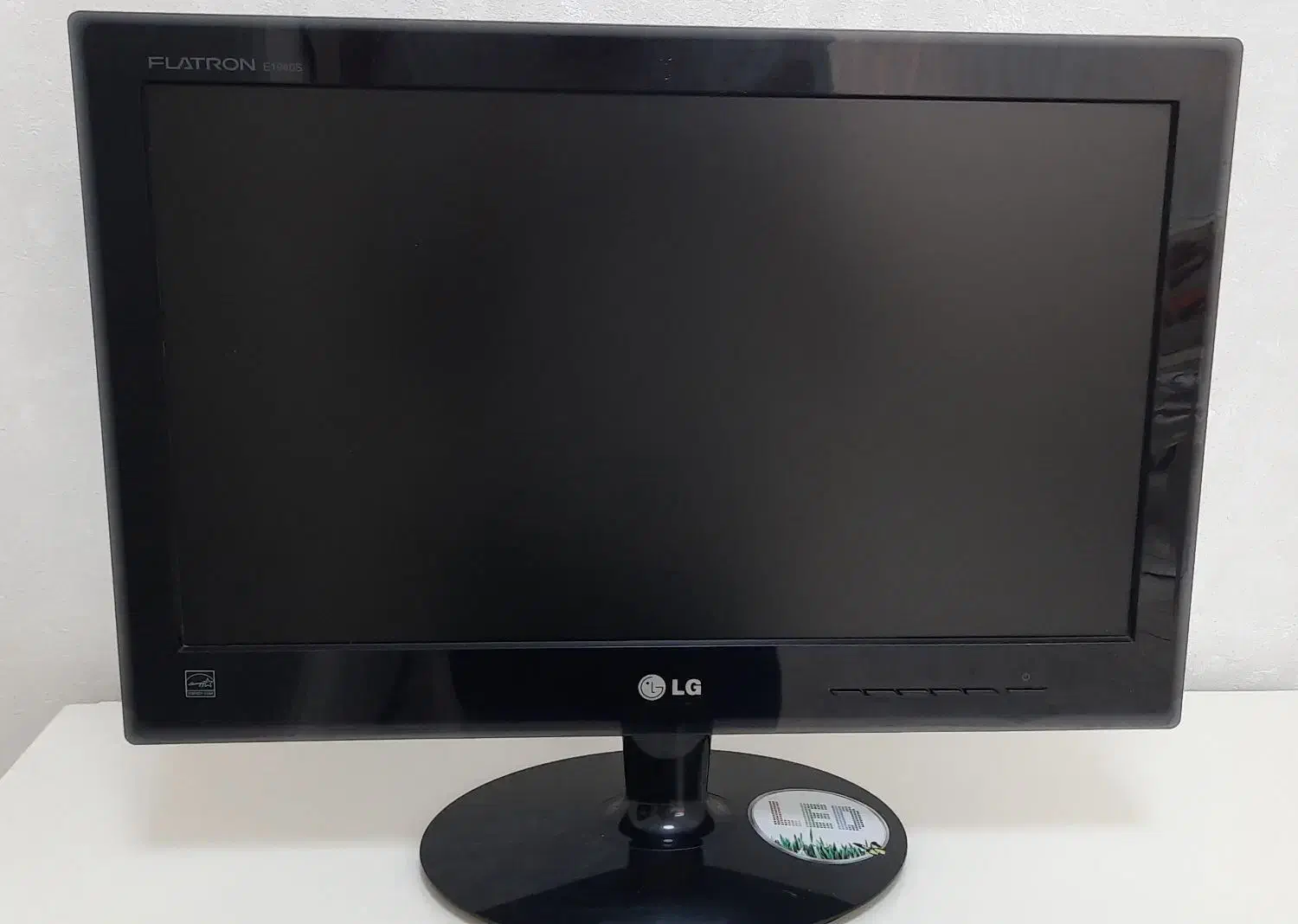 مانیتور LG Flatron E1940s|قطعات و لوازم جانبی رایانه|قم, شاه سید علی|دیوار