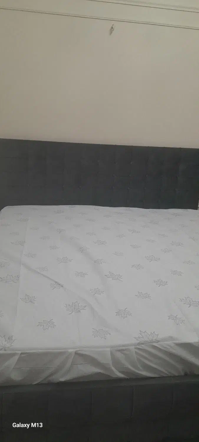 تخت وتشک رویال اصل و زیر تختی|تخت و سرویس خواب|مشهد, آیت الله کاشانی|دیوار