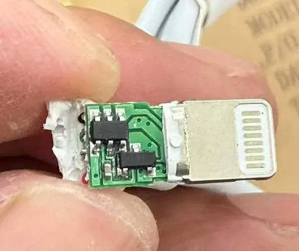 حراج قیمت عمده کابل ایفون اورجینال ( انبار گردانی)|لوازم جانبی موبایل و تبلت|شیراز, سفیرشمالی|دیوار