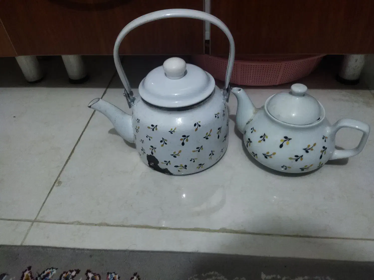 کتری قوری لعابی  و ظرف نگهدارنده|ظروف پخت‌وپز|کرمانشاه, |دیوار