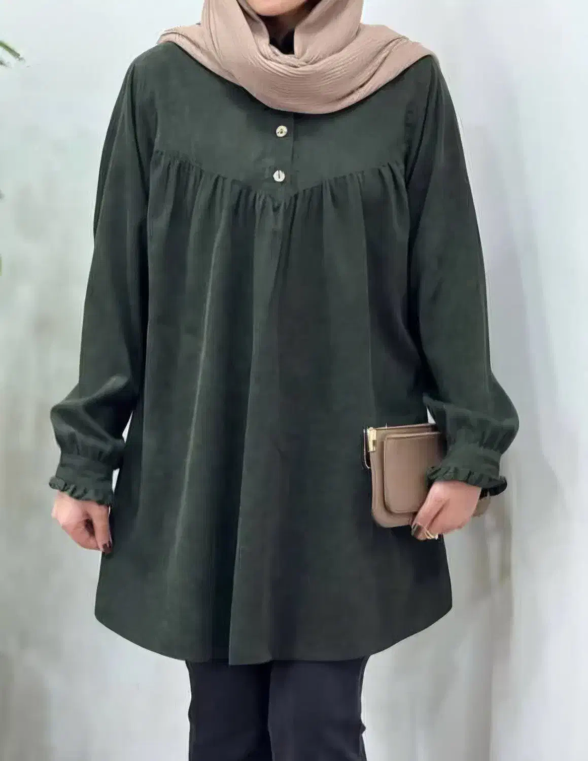 مانتو پاییزه. یقه چین‌|لباس|ری, دیلمان|دیوار