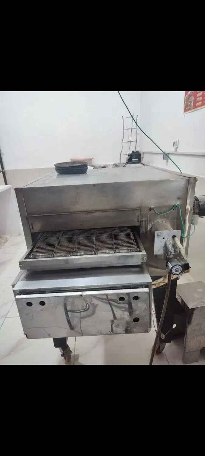 فر پیتزا و دستگاه ذرت مکزیکی در حد نو قیمت ۹۰|کافیشاپ و رستوران|رومشکان, |دیوار