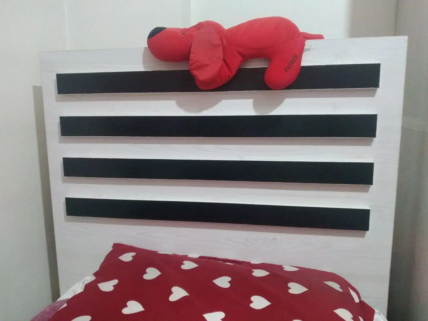 تخت تک نفره|تخت و سرویس خواب|اندیشه, اندیشه فاز ۵|دیوار