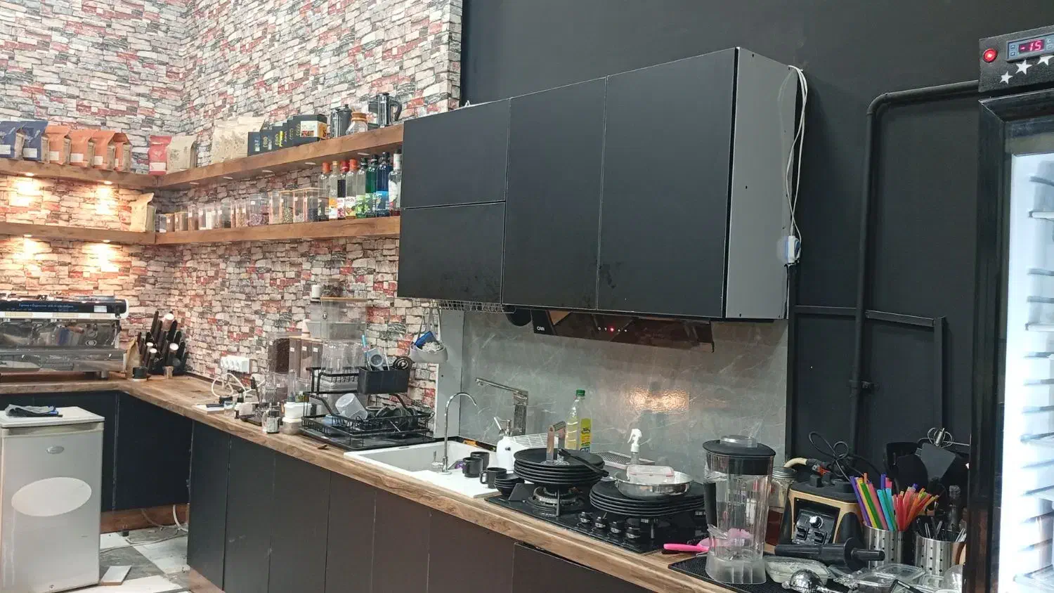 کابینت های گلاس مشکی مات|مصالح و تجهیزات ساختمان|جم, |دیوار