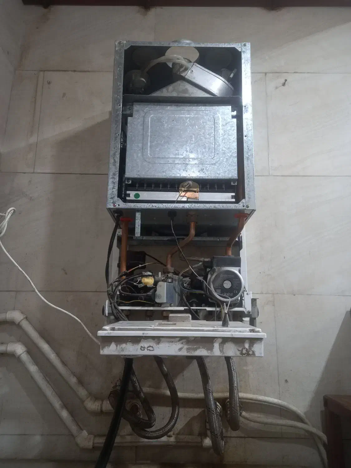 نصب و تعمیرات انواع پکیج و رادیات|آبگرمکن، پکیج، شوفاژ|رشت, بلوار گیلان|دیوار