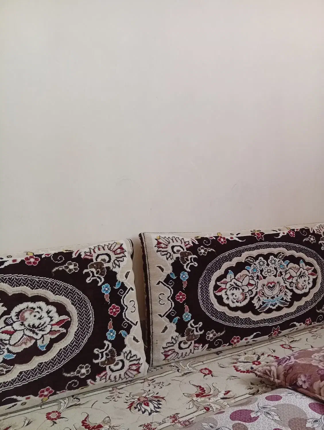 پشتی سالم و تمیز|پشتی|سبزوار, توحیدشهر|دیوار