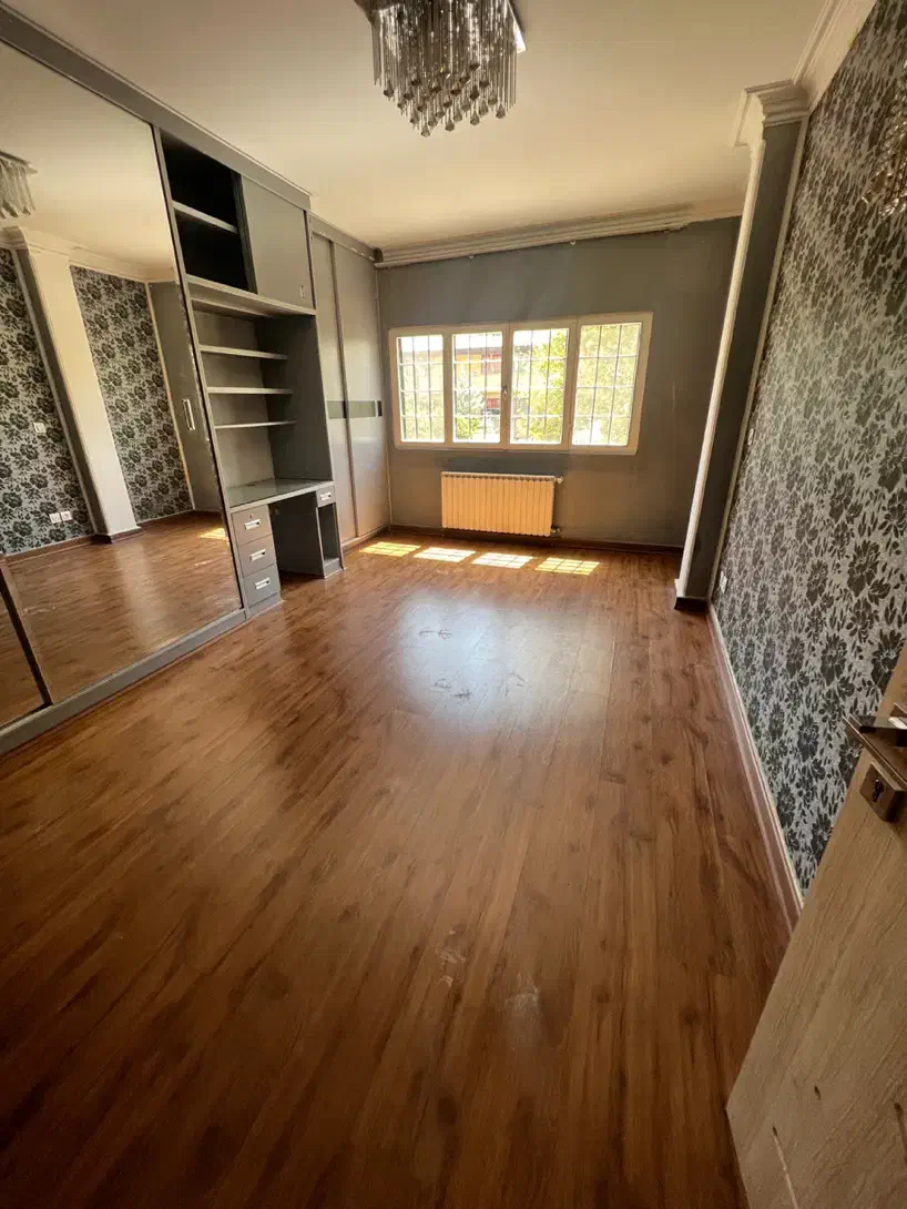 ویلا ۳۰۰ متر شهرک غرب ۴ خواب