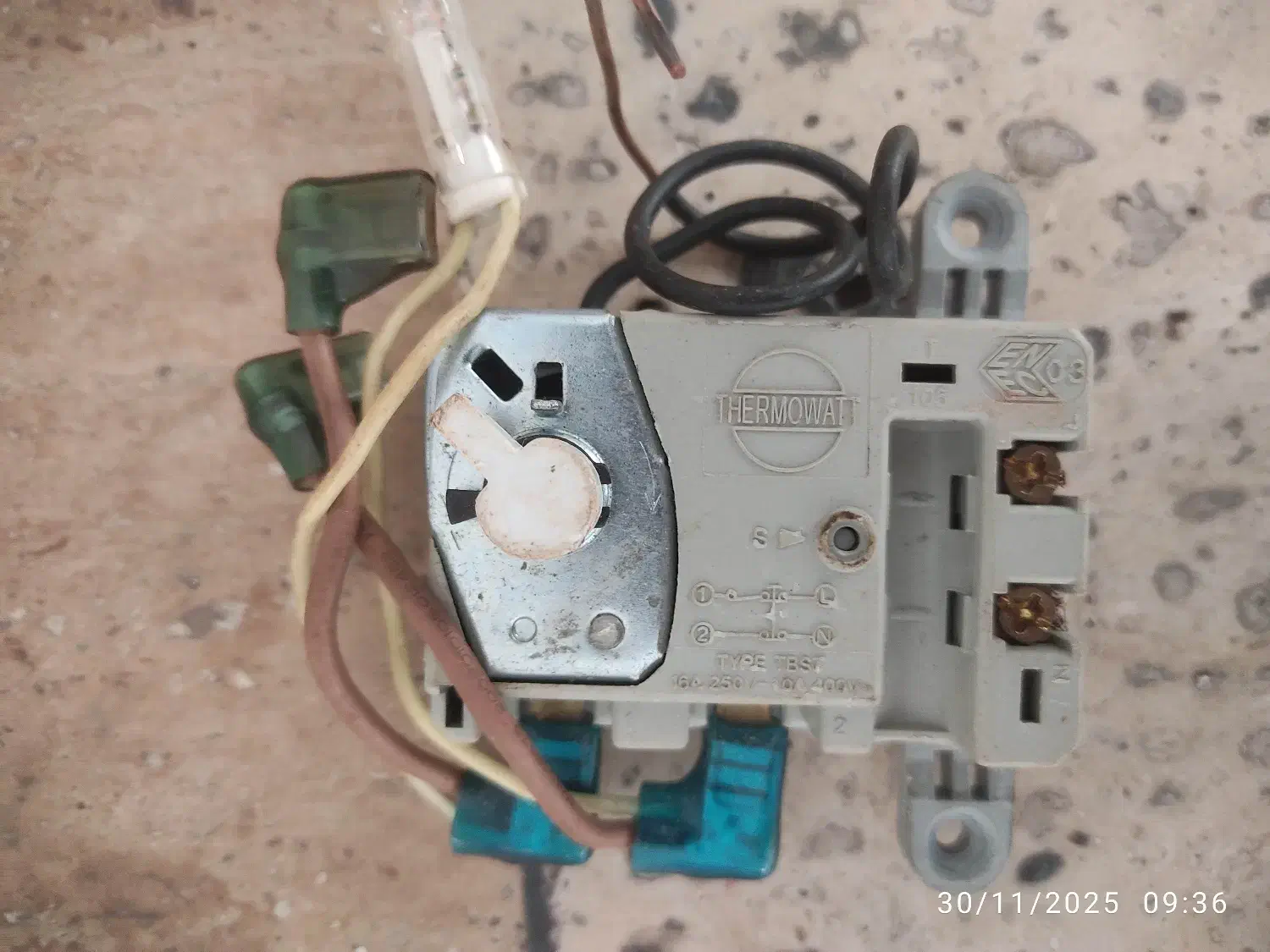 المنت و ترموستات|آبگرمکن، پکیج، شوفاژ|کیش, |دیوار