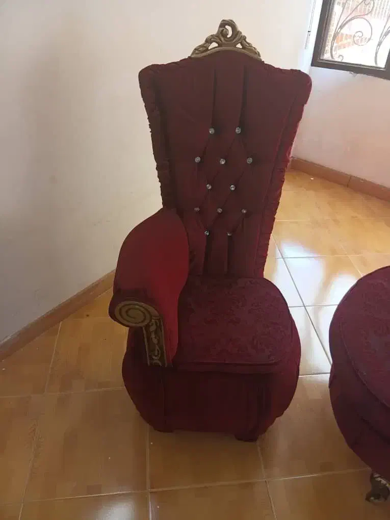 مبل کلاسیک|مبلمان خانگی و میز عسلی|مشهد, چهارچشمه|دیوار