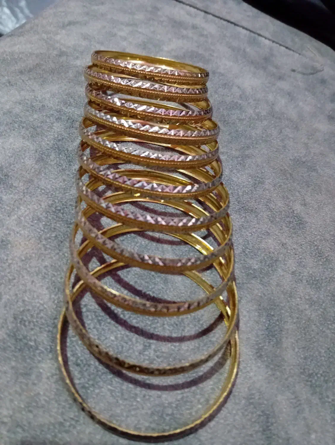 النگو|بدلیجات|قم, هفت تیر|دیوار