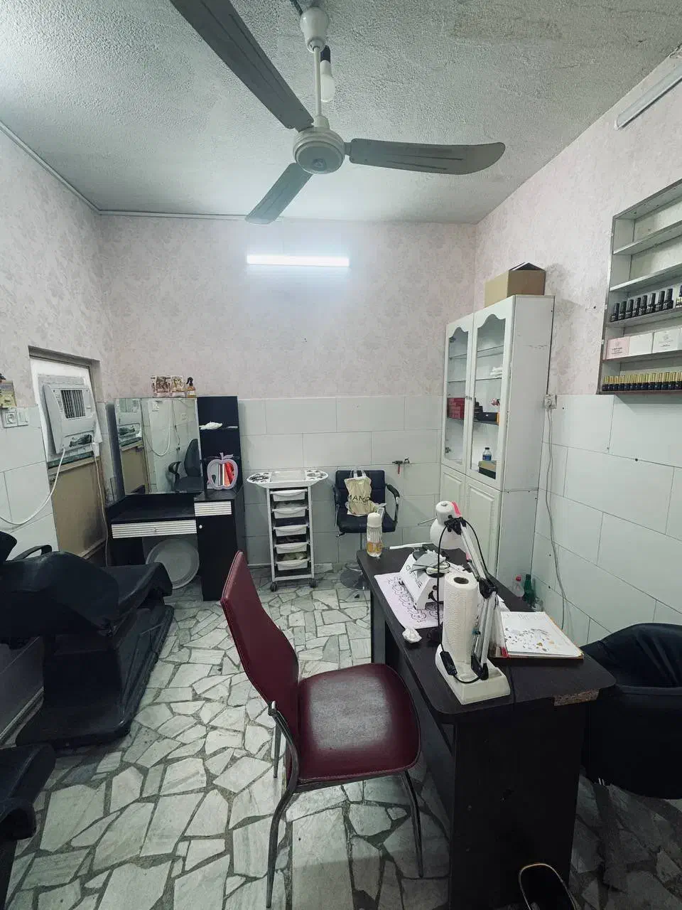 مغازه ۱۲ متری خیابان حافظ|اجارهٔ مغازه و غرفه|محمدشهر, محمدشهر|دیوار