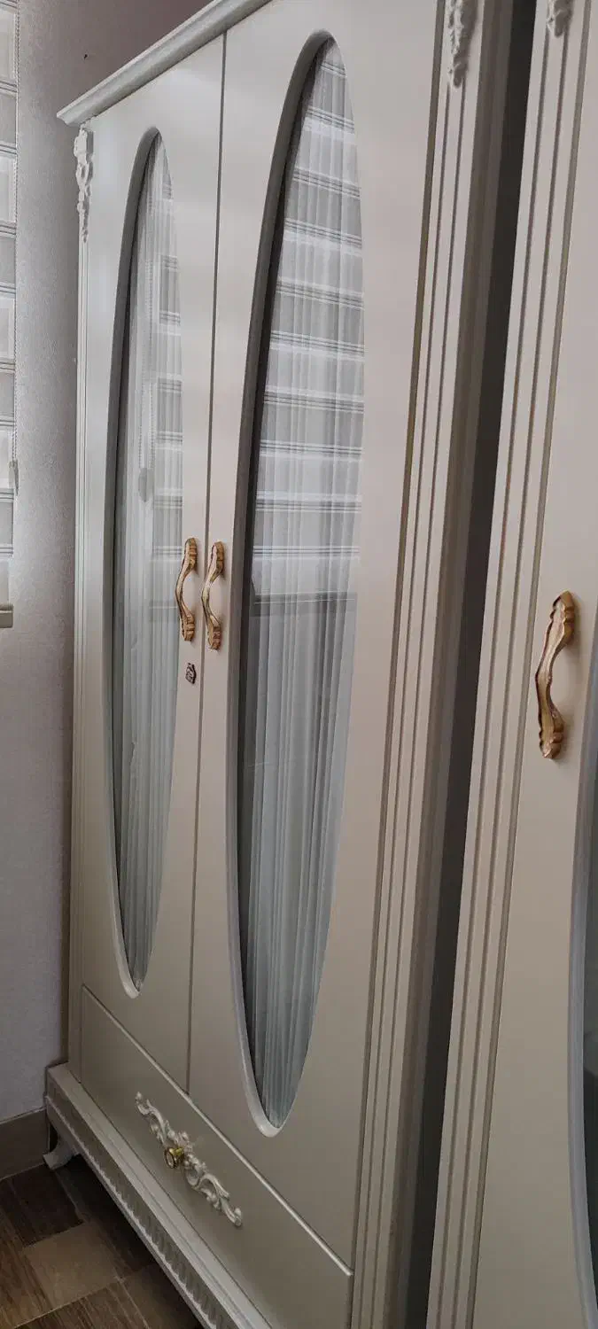 تخت کشودار کمد دودروویترین دار|تخت و سرویس خواب|اردبیل, |دیوار