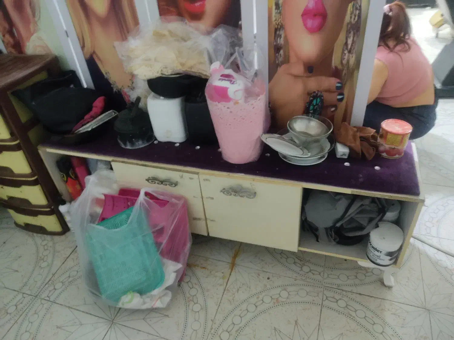 وسایل سالن در حد نو|آرایشگاه و سالن‌های زیبایی|نسیم‌شهر, |دیوار