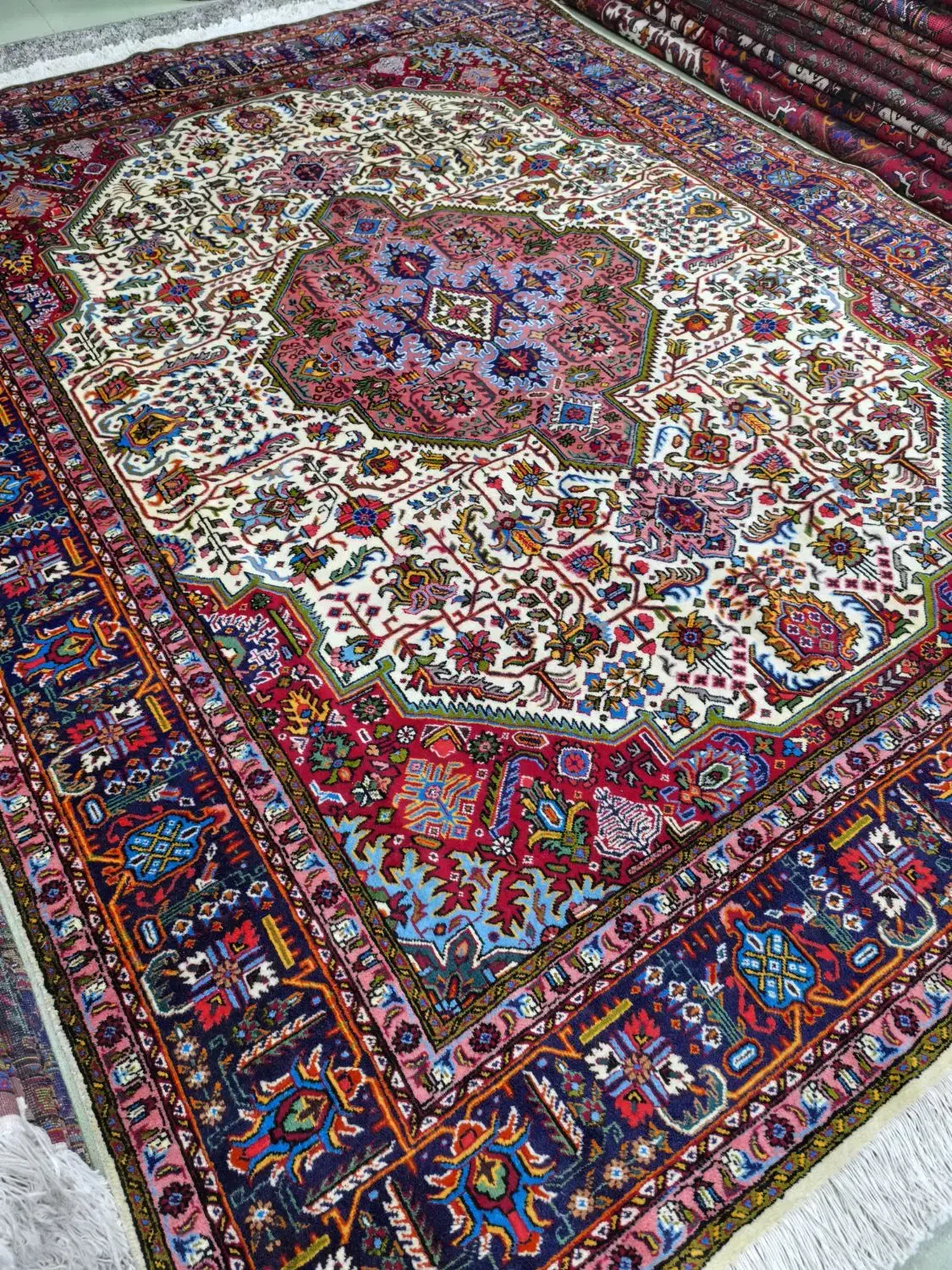 فرش عجب‌شیر|فرش|تبریز, |دیوار